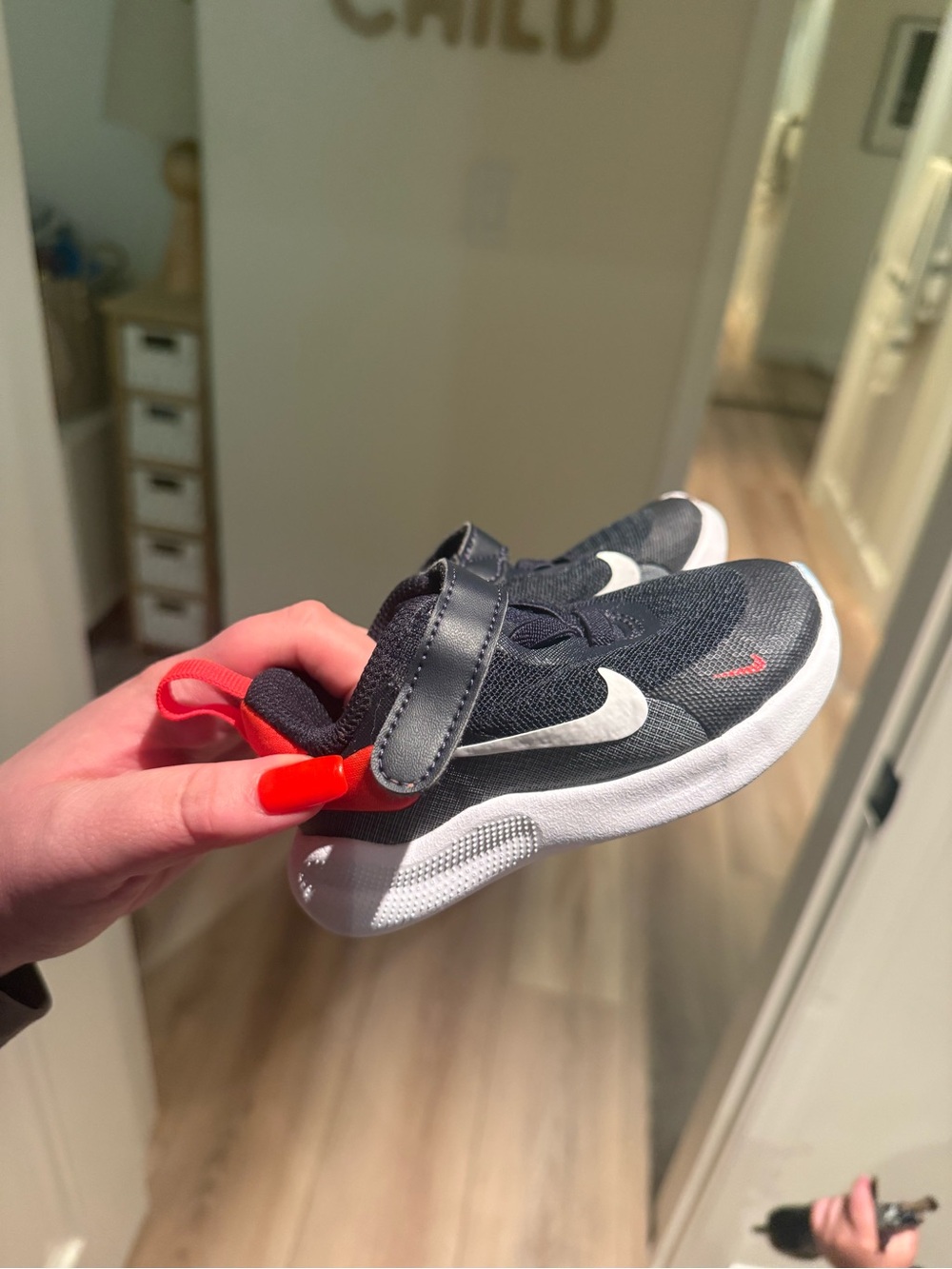 Nike Kids black & White Athletic Shoes with Coral Accents 4.5c like new
